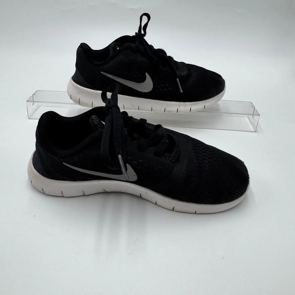 Nike Black Free RN Tennis shoes